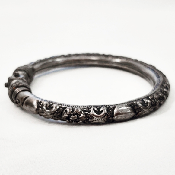 Bundle of Vintage Silver Tribal Bangle Bracelets - Picture 4 of 11